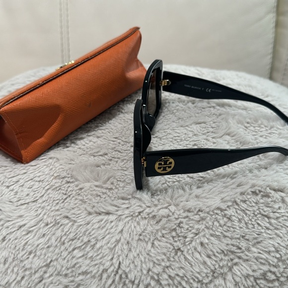 Tory Burch sunglasses - Picture 3 of 3